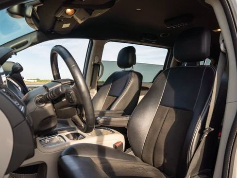 Used 2019 Dodge Grand Caravan SXT FWD image 14