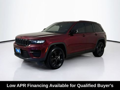 Used 2023 Jeep Grand Cherokee Altitude RWD image 3