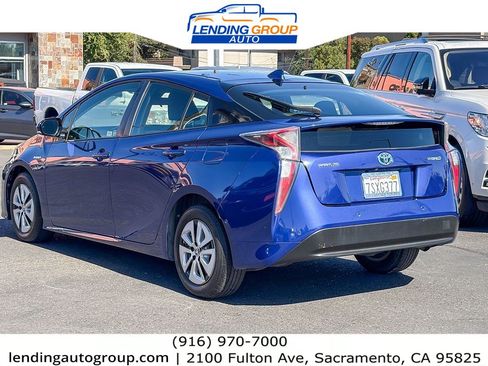 Used 2017 Toyota Prius Two w/ Prius Two Safety Plus Package FWD image 2