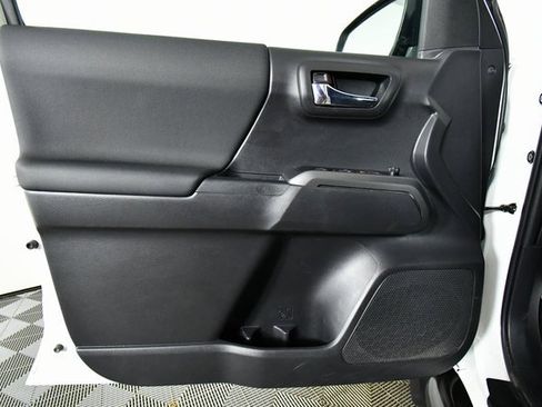 Used 2023 Toyota Tacoma TRD Off-Road image 21