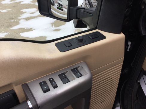 Used 2015 Ford F350 Lariat w/ Chrome Package image 9