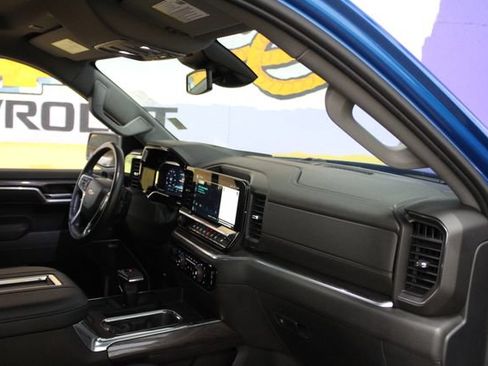 Used 2022 Chevrolet Silverado 1500 LTZ w/ Z71 Off-Road Package AWD/4WD image 12