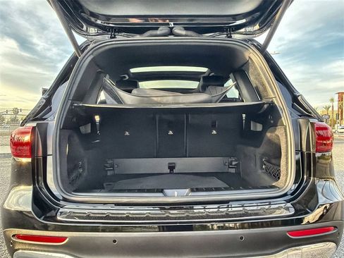 Used 2024 Mercedes-Benz GLB 250 4MATIC w/ Exclusive Package image 21