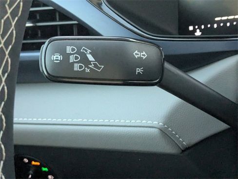 Certified 2024 Volkswagen Taos SE image 31