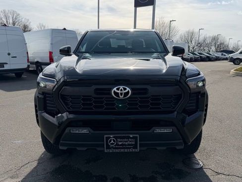 Used 2024 Toyota Tacoma TRD Off-Road image 2