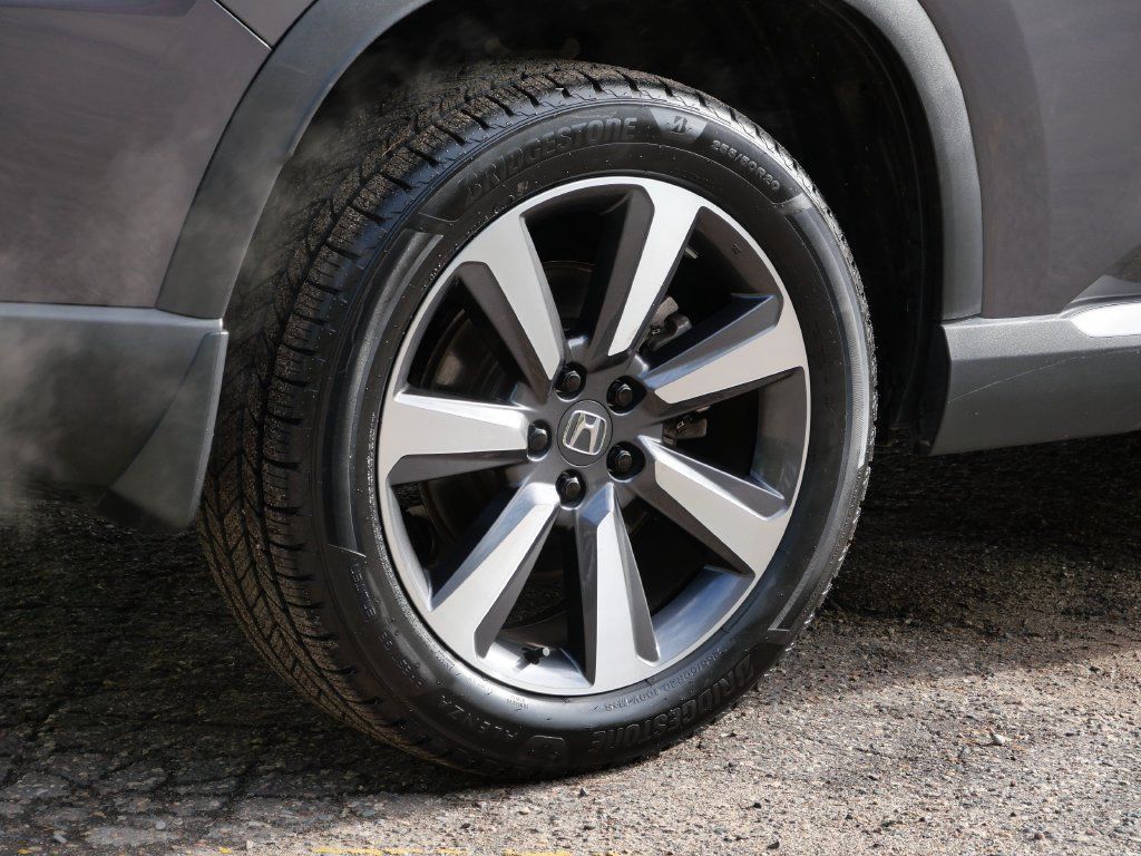 Used 2024 Honda Pilot Touring image 7