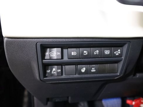 Used 2024 Toyota Sequoia Capstone AWD/4WD image 10