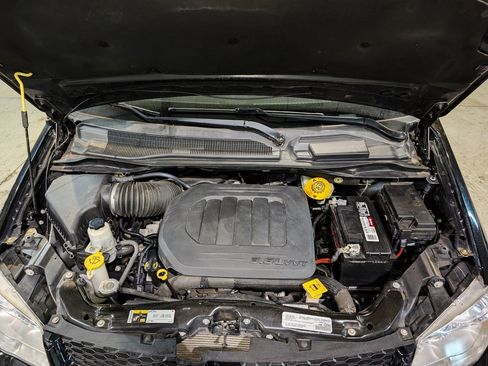 Used 2019 Dodge Grand Caravan SXT FWD image 40