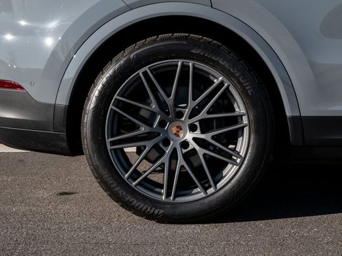 Certified 2025 Porsche Cayenne Coupe image 40