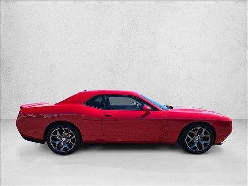 Used 2015 Dodge Challenger SXT w/ Driver Convenience Group image 4