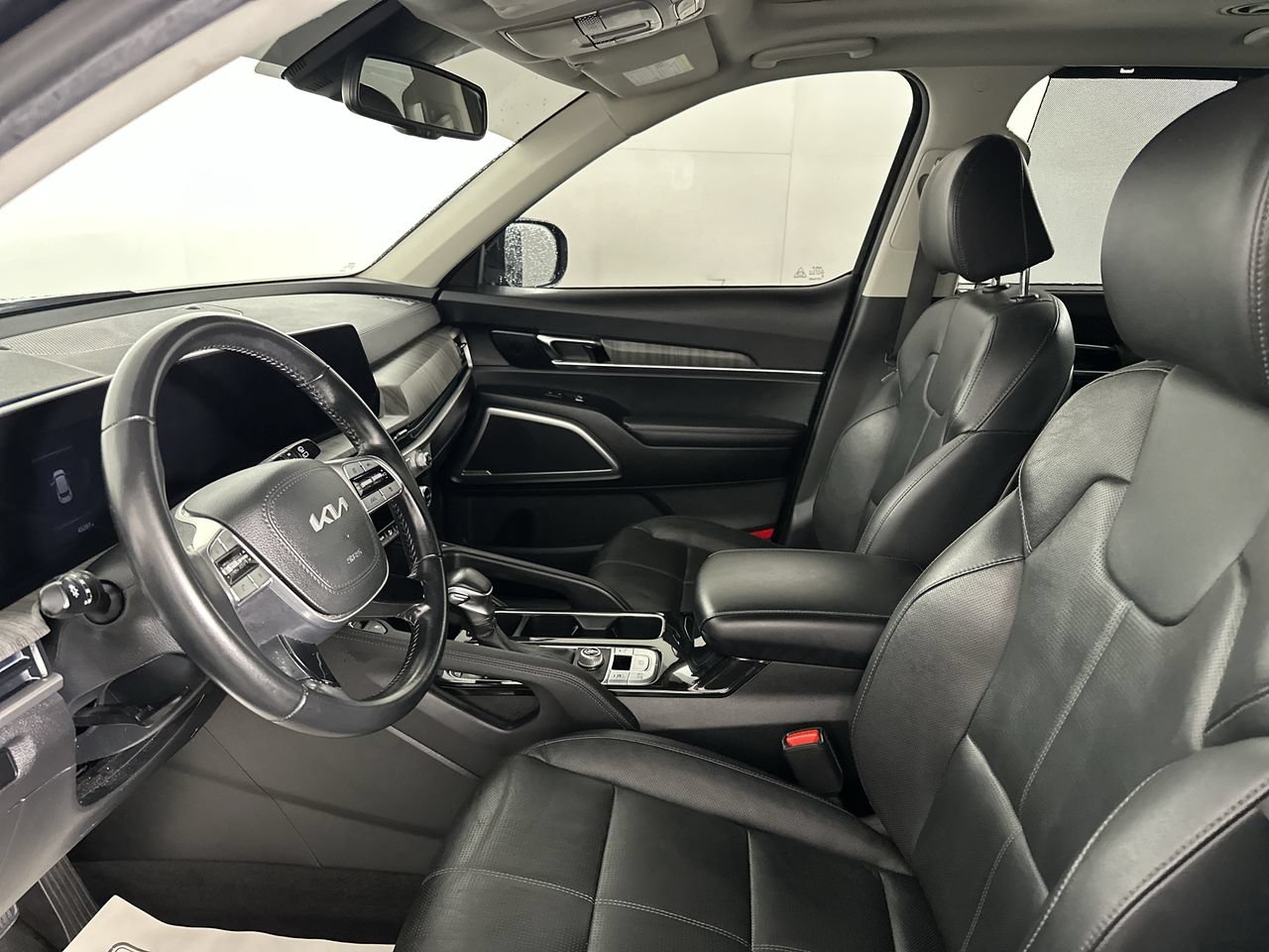 Used 2023 Kia Telluride EX w/ EX Captain's Chair Package FWD image 2