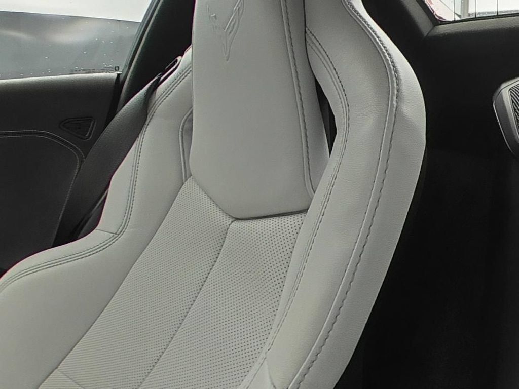 Used 2023 Chevrolet Corvette Stingray Convertible RWD image 9