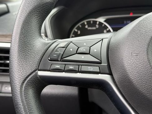 Used 2024 Nissan Altima 2.5 SV FWD image 11