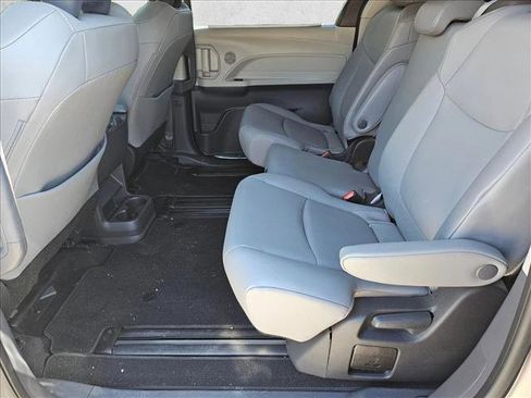 Used 2023 Toyota Sienna XLE image 18