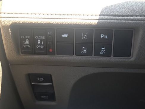 Used 2018 Honda Odyssey Elite image 32