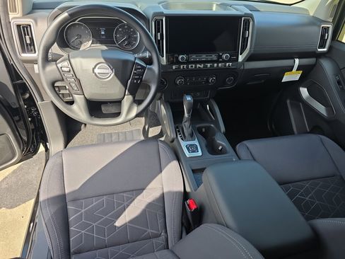 New 2026 Nissan Frontier SV w/ Tow Package AWD/4WD image 4