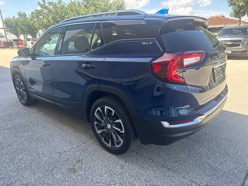 Used 2022 GMC Terrain SLT w/ Infotainment Package II FWD image 4