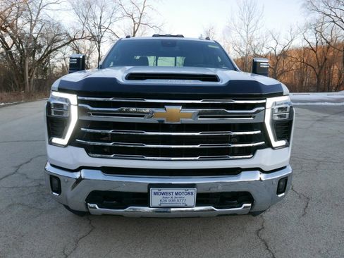 Used 2024 Chevrolet Silverado 3500 LTZ w/ LTZ Convenience Package AWD/4WD image 3