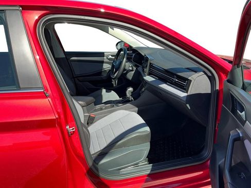 Used 2025 Volkswagen Jetta SE w/ Sunroof Package image 22