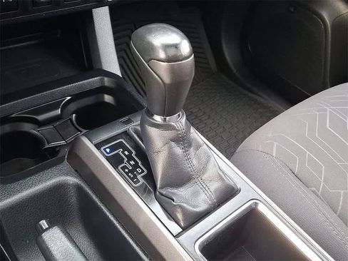 Used 2017 Toyota Tacoma TRD Sport image 12