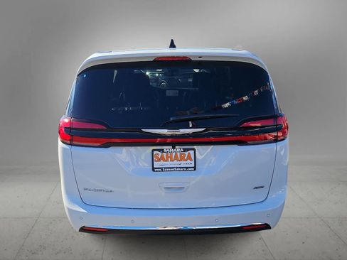 New 2026 Chrysler Pacifica Select image 7
