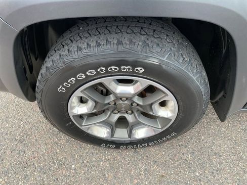 Used 2019 Jeep Cherokee Trailhawk w/ Cold Weather Group AWD/4WD image 19