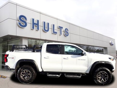 Used 2025 Chevrolet Colorado ZR2 w/ Technology Package image 4