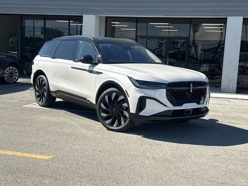 New 2026 Lincoln Nautilus Reserve w/ Jet Appearance Package image 2