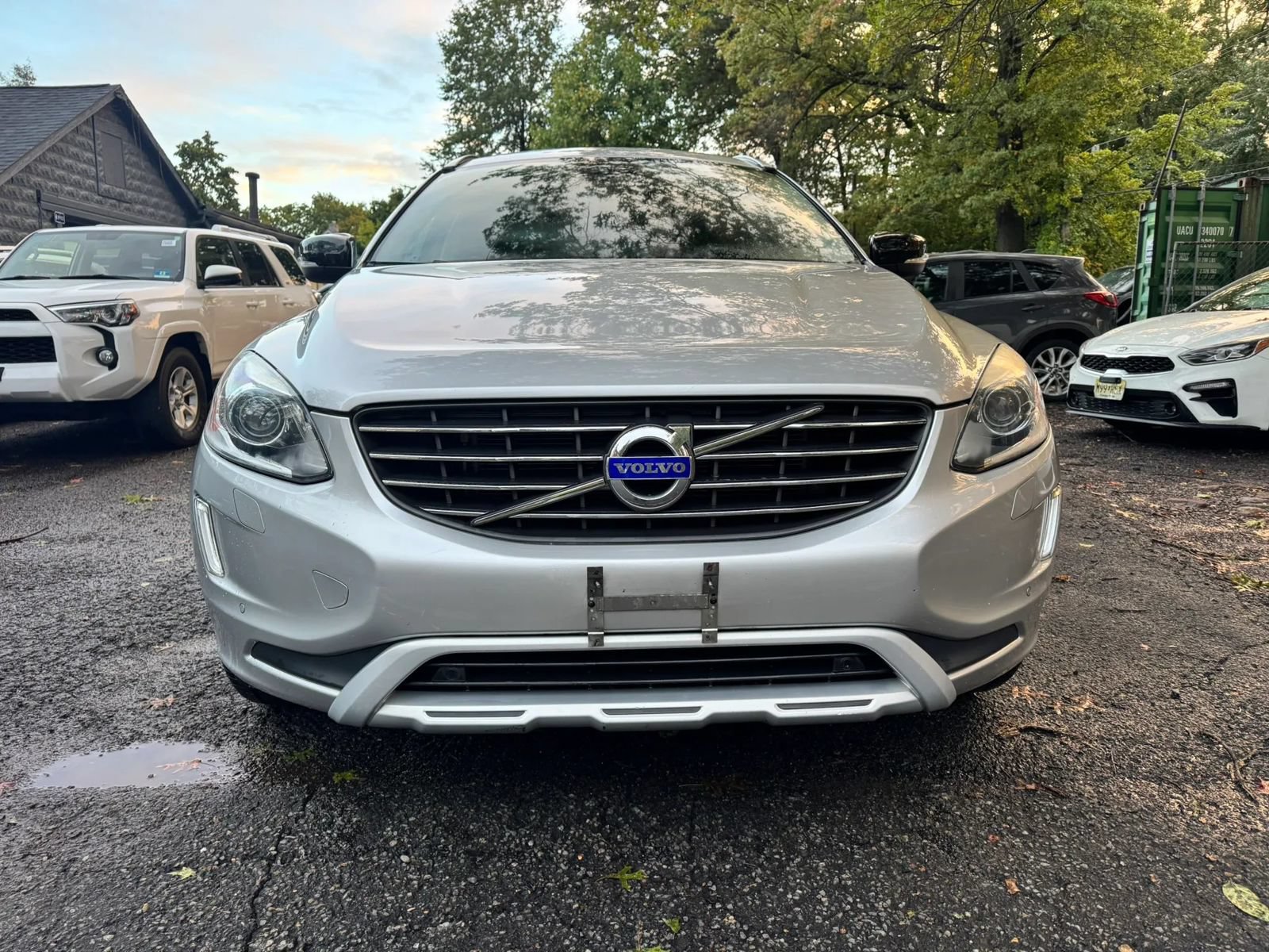 Used 2017 Volvo XC60 T5 Dynamic w/ Preferred Option Package AWD/4WD image 2