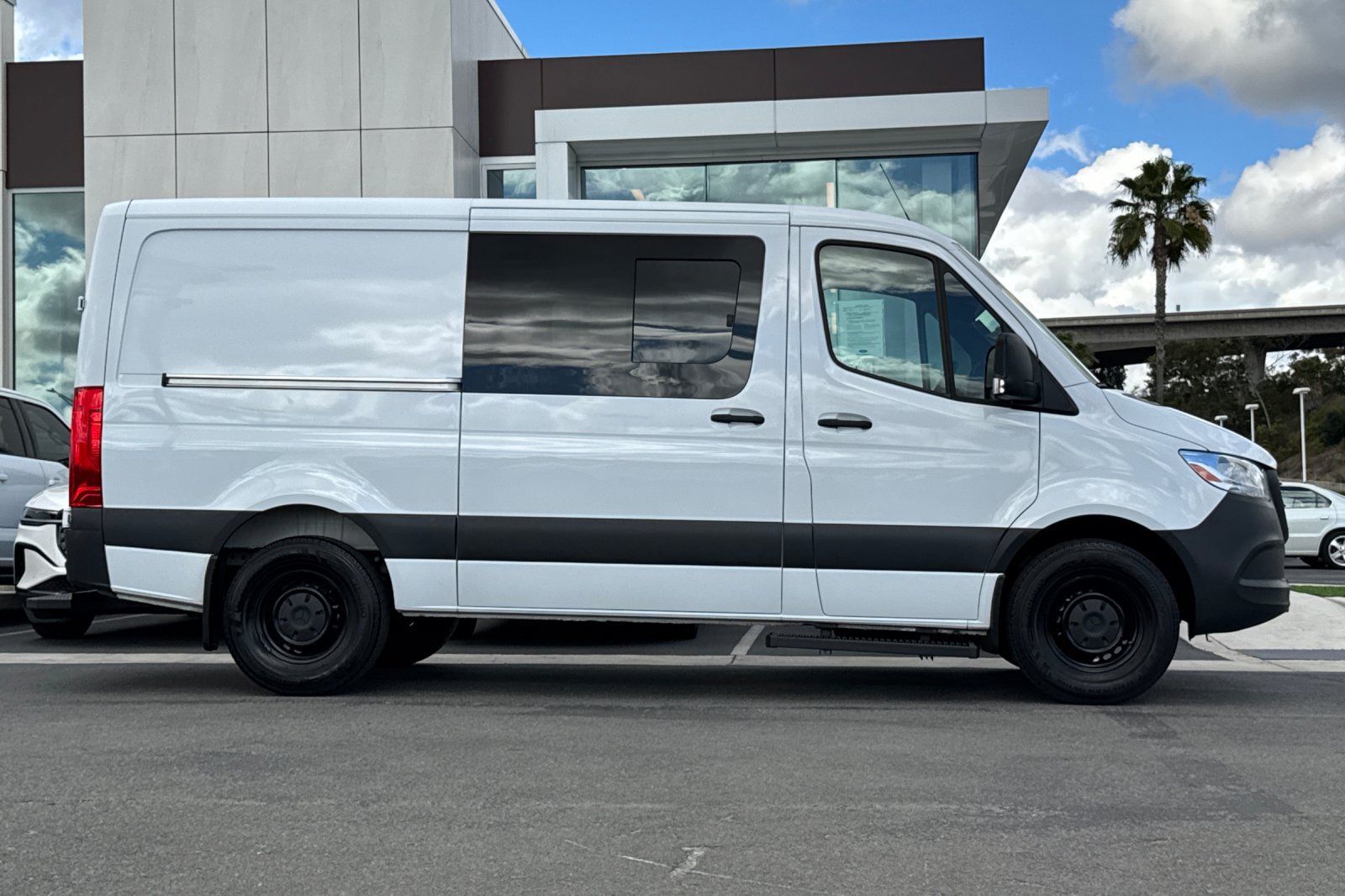 Used 2025 Mercedes-Benz Sprinter 2500 image 2