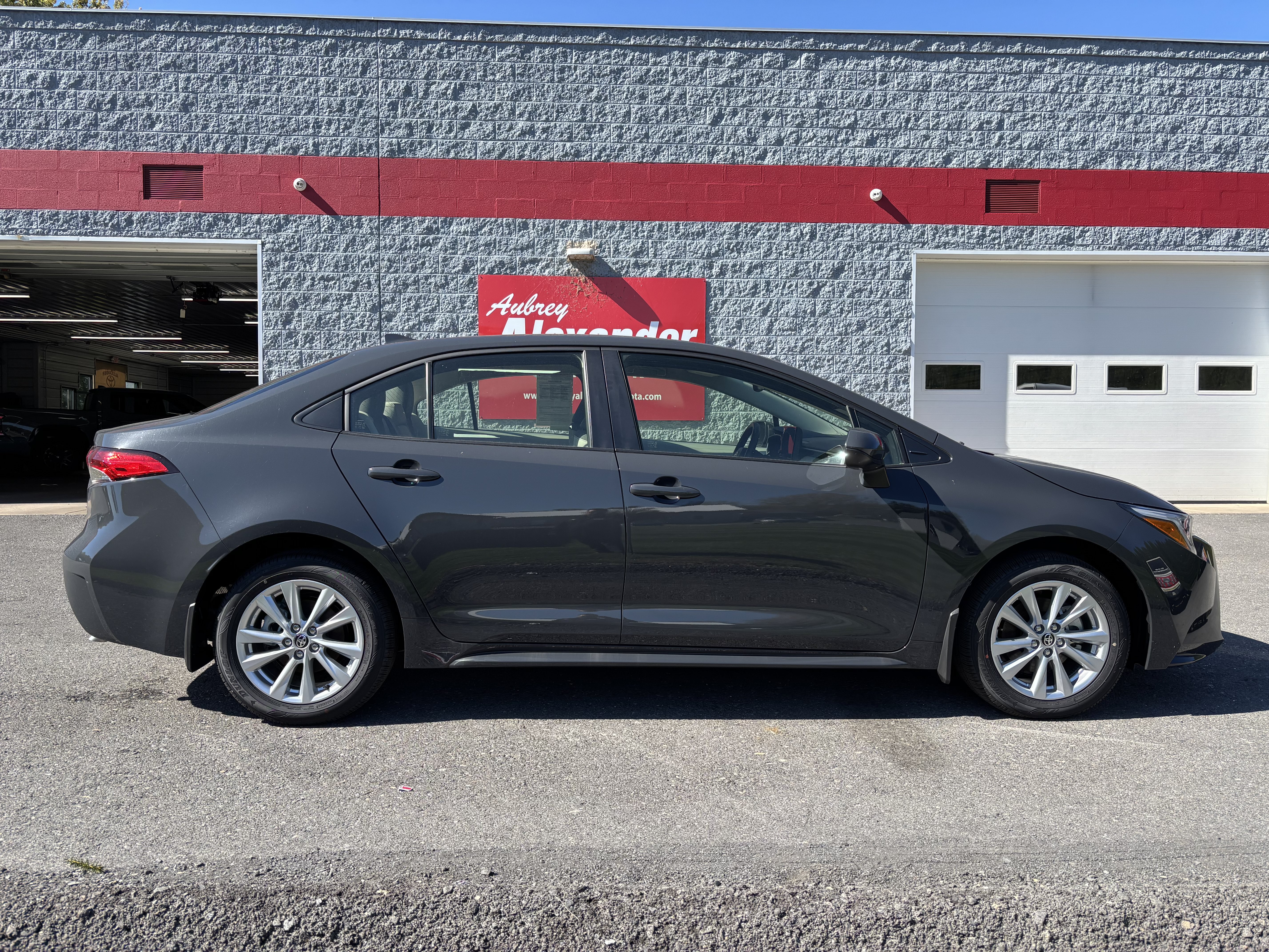 Used 2026 Toyota Corolla LE w/ LE Premium Package FWD image 2
