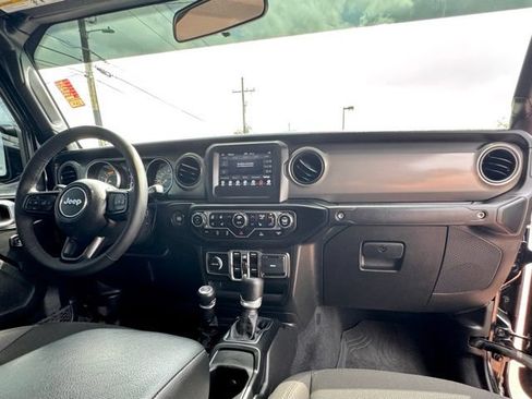 Used 2023 Jeep Gladiator Sport AWD/4WD image 13