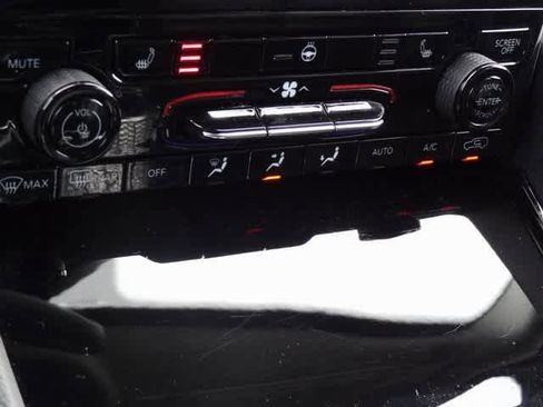 Used 2023 Jeep Grand Cherokee Limited image 34