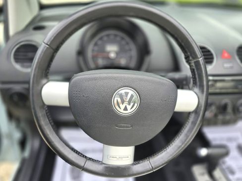 Used 2010 Volkswagen Beetle Final Edition FWD image 20