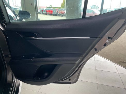 Used 2018 Toyota Camry XLE image 22