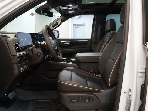 New 2026 Chevrolet Suburban Premier w/ Sun And Tow Package AWD/4WD image 5