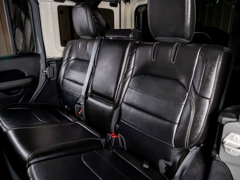 Used 2021 Jeep Wrangler Unlimited Sahara w/ Cold Weather Group AWD/4WD image 21