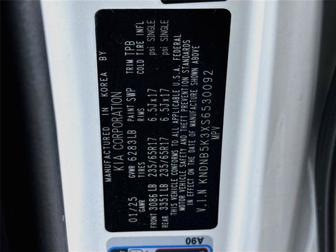 Used 2025 Kia Carnival FWD image 23
