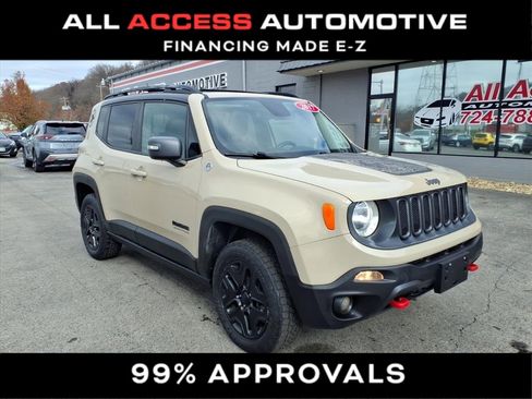 Used 2017 Jeep Renegade Trailhawk image 2