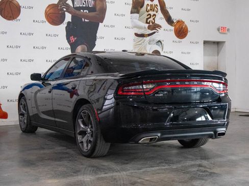 Used 2018 Dodge Charger SXT w/ Blacktop Package image 21