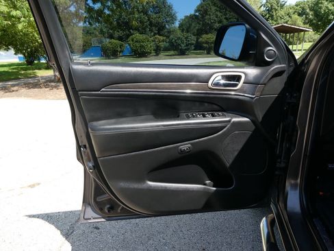 Used 2014 Jeep Grand Cherokee Overland AWD/4WD image 23