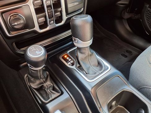 Used 2024 Jeep Wrangler Unlimited Sport AWD/4WD image 19