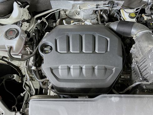 Used 2025 Volkswagen Atlas SE image 34