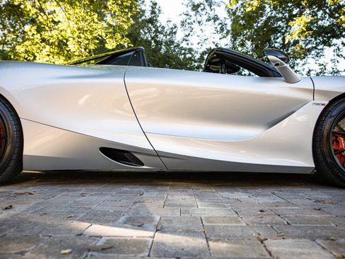 Used 2021 McLaren 720S Performance RWD image 15