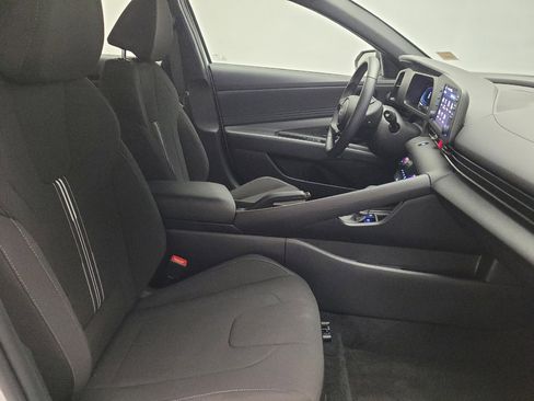 Used 2025 Hyundai Elantra Sport FWD image 21