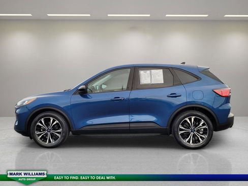 Used 2022 Ford Escape SE w/ SE Sport Appearance Package image 5