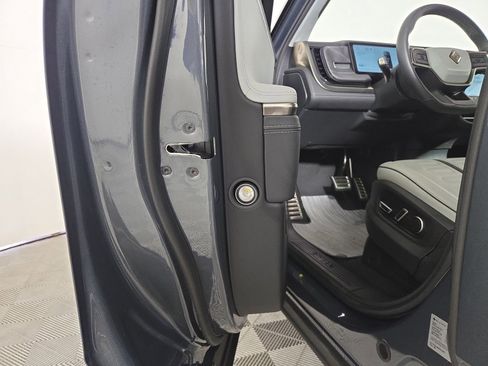 Used 2024 Rivian R1S Adventure AWD/4WD image 32