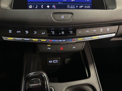 Used 2023 Cadillac XT4 Premium Luxury image 40