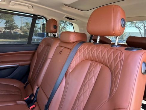 Used 2022 BMW X7 xDrive40i w/ Executive Package image 15