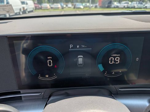 Used 2025 Hyundai Kona SEL FWD image 9